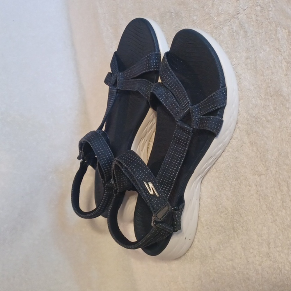 Skechers  GoGa Max sandals women's size 7 blue